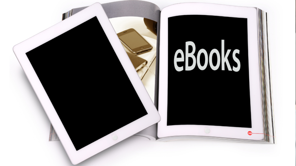 Imagem de monitor e eBooks representando produtos digitais próprios.