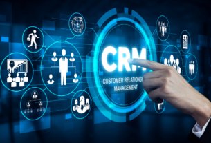 Interface digital com ícones de CRM representando automação de marketing no empreendedorismo online.